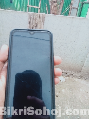 রিয়েলমি c2